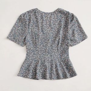 Beautiful shirt flowery bottom and in perfect shape